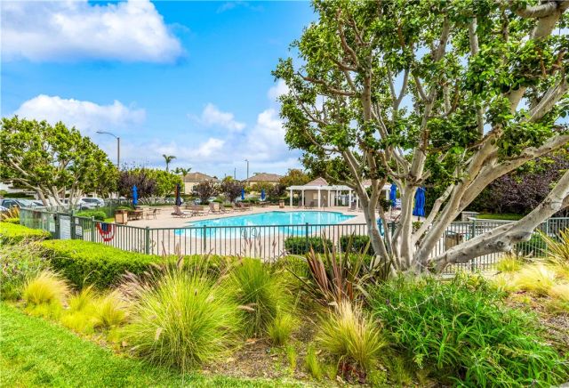 7651 Park Field Circle, Huntington Beach, CA 92648
