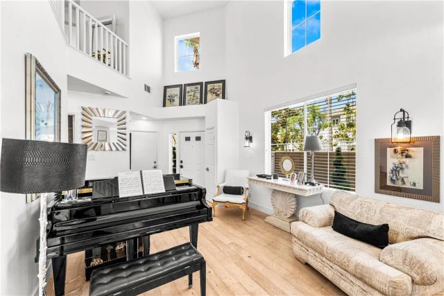 7651 Park Field Circle, Huntington Beach, CA 92648