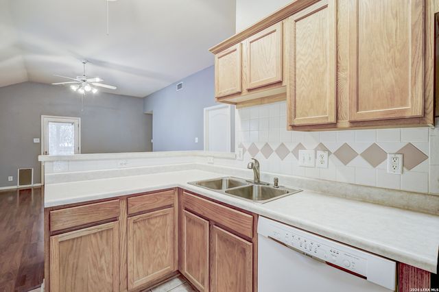 6003 woodway, San Antonio, TX 78249