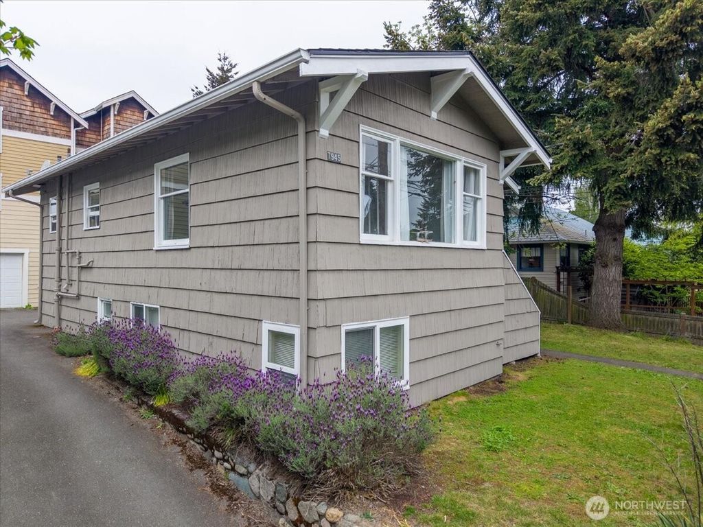 7945 9th Avenue SW, Seattle, WA 98106