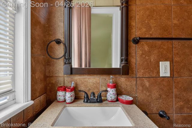 14000 Rutland Street, Detroit, MI 48227