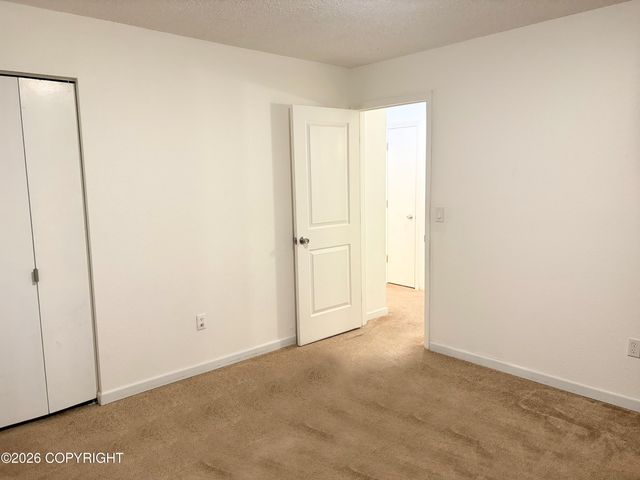 240 Skyhaven Circle, Anchorage, AK 99504