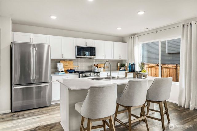 9846 Ferns Loop SE, Yelm, WA 98597