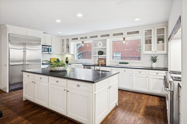 11460 Parkchester Drive, Dallas, TX 75230