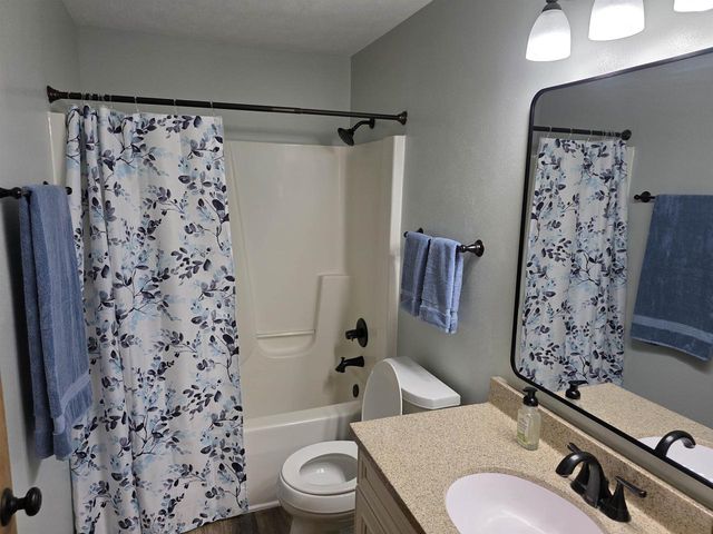 2221 Alongi Lane, Beloit, WI 53511