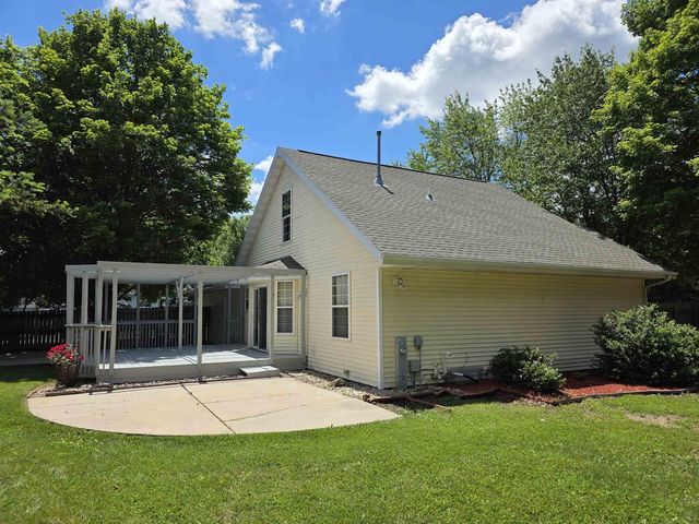 2221 Alongi Lane, Beloit, WI 53511