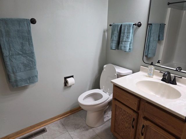 2221 Alongi Lane, Beloit, WI 53511