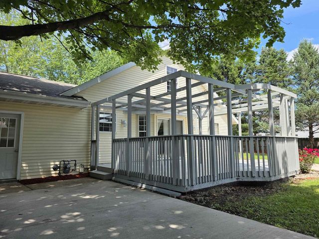 2221 Alongi Lane, Beloit, WI 53511