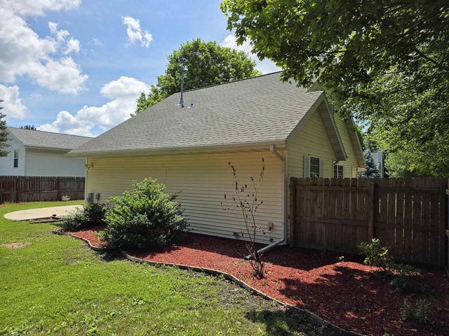2221 Alongi Lane, Beloit, WI 53511