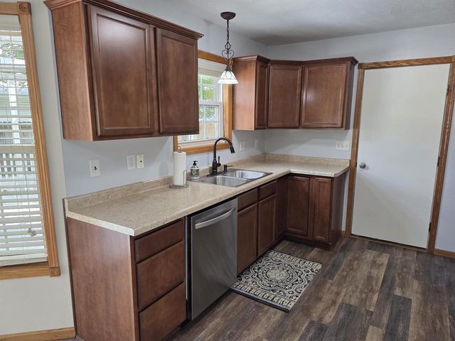 2221 Alongi Lane, Beloit, WI 53511