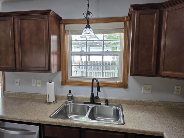 2221 Alongi Lane, Beloit, WI 53511