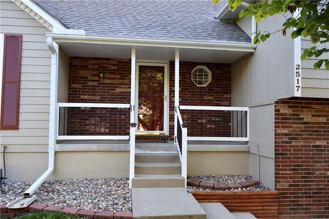 2517 NW Leann Drive, Blue Springs, MO 64014