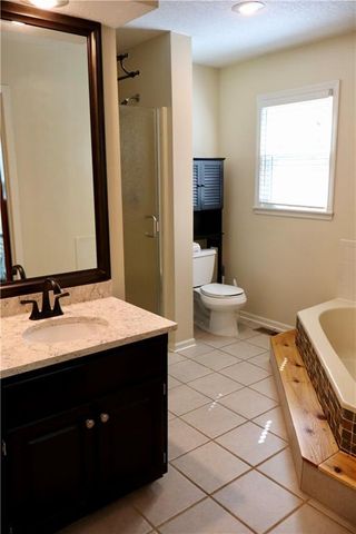 2517 NW Leann Drive, Blue Springs, MO 64014