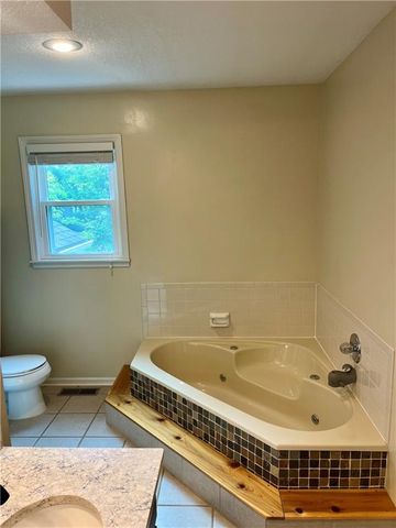 2517 NW Leann Drive, Blue Springs, MO 64014