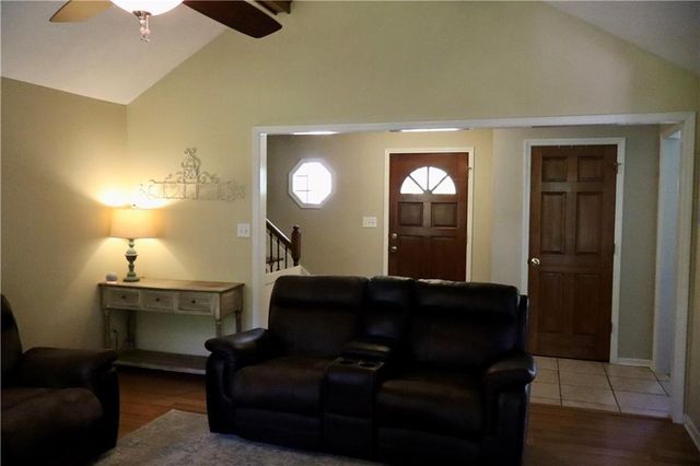 2517 NW Leann Drive, Blue Springs, MO 64014