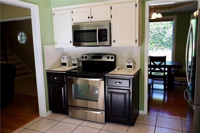 2517 NW Leann Drive, Blue Springs, MO 64014