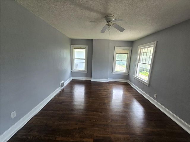 5341 Wayne Avenue, Kansas City, MO 64110