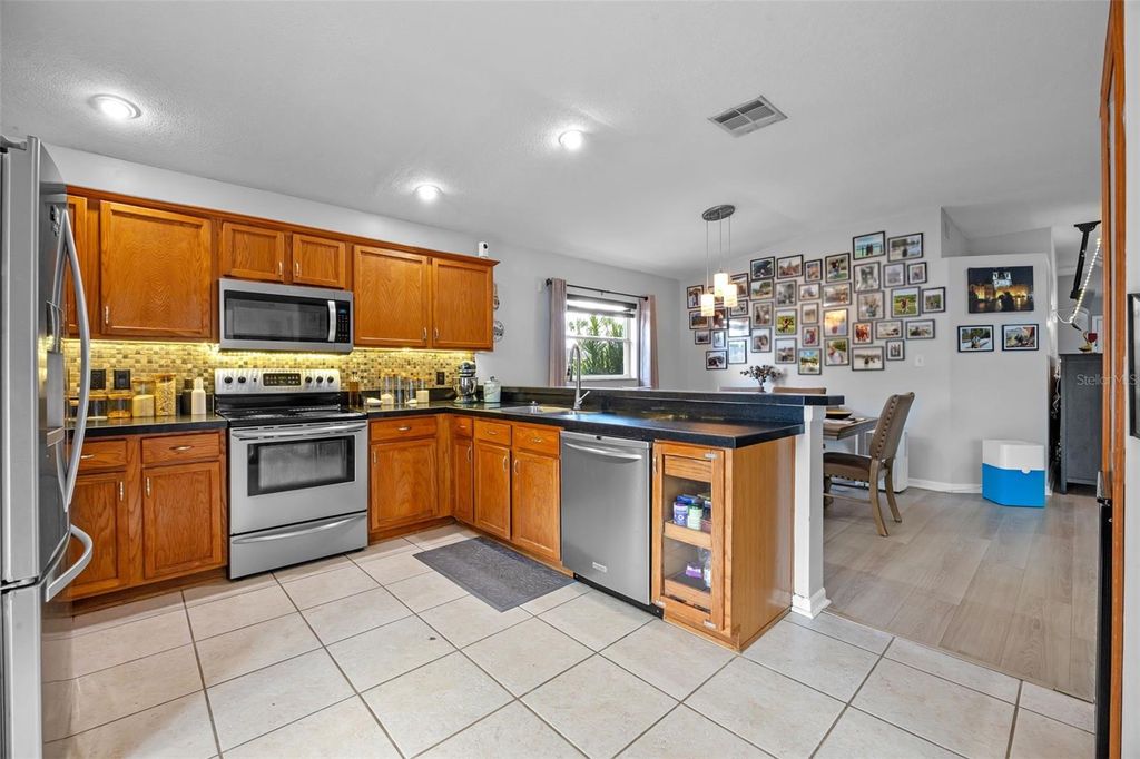 Image 16 of property listing at 14566 QUAIL TRAIL CIRCLE, Orlando, FL 32837