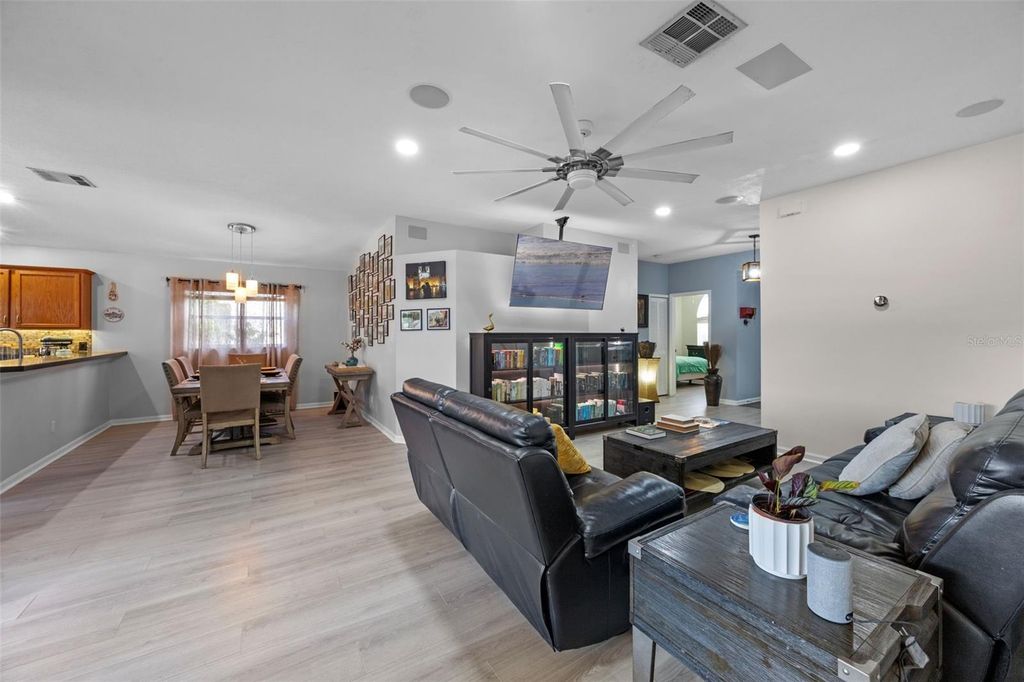 Image 7 of property listing at 14566 QUAIL TRAIL CIRCLE, Orlando, FL 32837