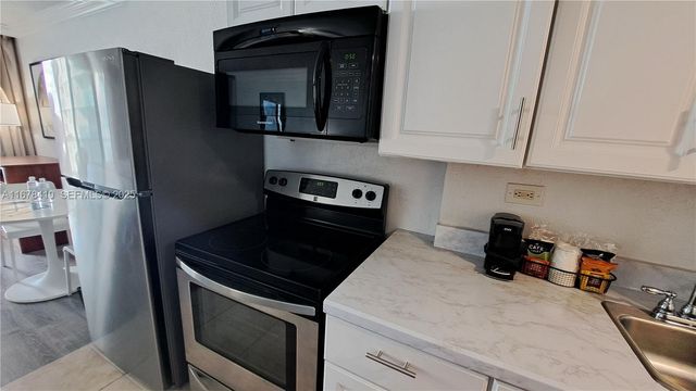 19201 Collins Avenue 747, Sunny Isles Beach, FL 33160