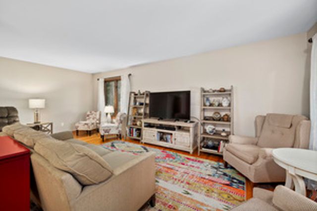 213 Fox Run Drive, Elwood, IL 60421