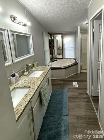 4412 Eagle Chase Drive, Charlotte, NC 28216