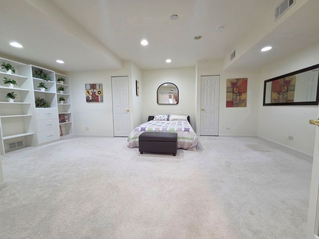 1025 Rosewood Drive B, Carpentersville, IL 60110