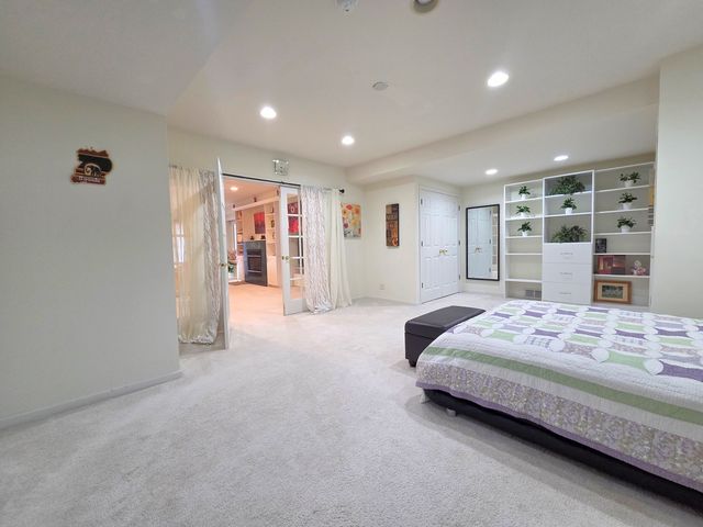 1025 Rosewood Drive B, Carpentersville, IL 60110