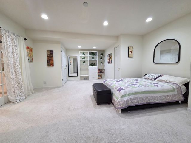 1025 Rosewood Drive B, Carpentersville, IL 60110