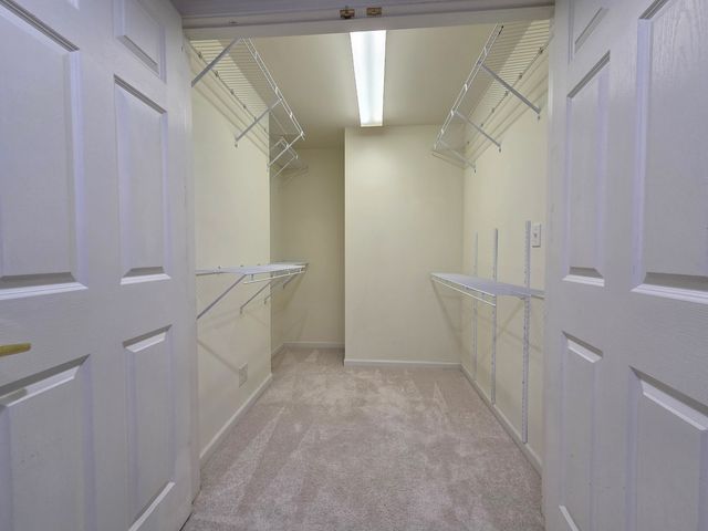 1025 Rosewood Drive B, Carpentersville, IL 60110