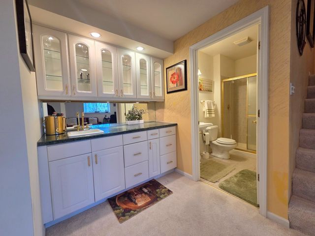 1025 Rosewood Drive B, Carpentersville, IL 60110