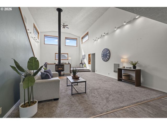 327 36TH St, Washougal, WA 98671
