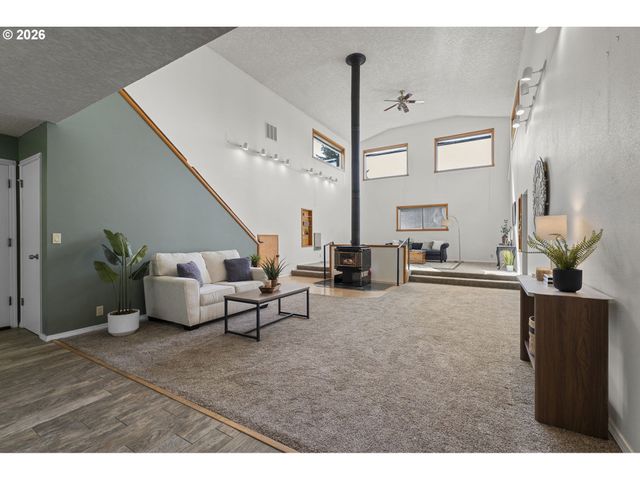 327 36TH St, Washougal, WA 98671
