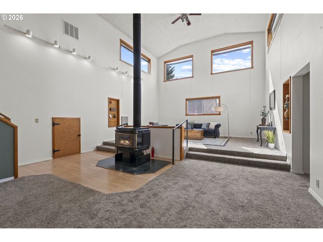 327 36TH St, Washougal, WA 98671
