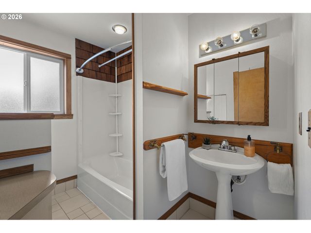 327 36TH St, Washougal, WA 98671