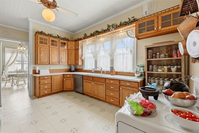 306 E Tarrant Street, Bowie, TX 76230