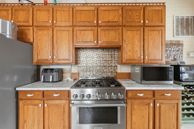 306 E Tarrant Street, Bowie, TX 76230