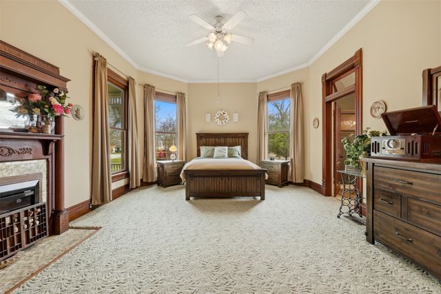 306 E Tarrant Street, Bowie, TX 76230