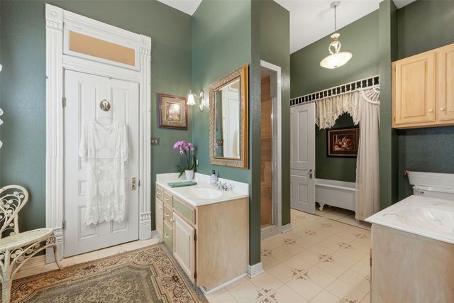 306 E Tarrant Street, Bowie, TX 76230