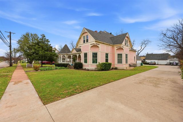 306 E Tarrant Street, Bowie, TX 76230