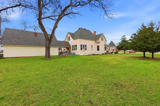 306 E Tarrant Street, Bowie, TX 76230