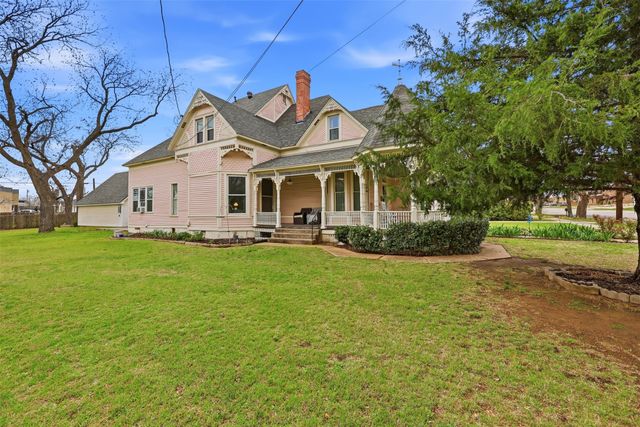 306 E Tarrant Street, Bowie, TX 76230