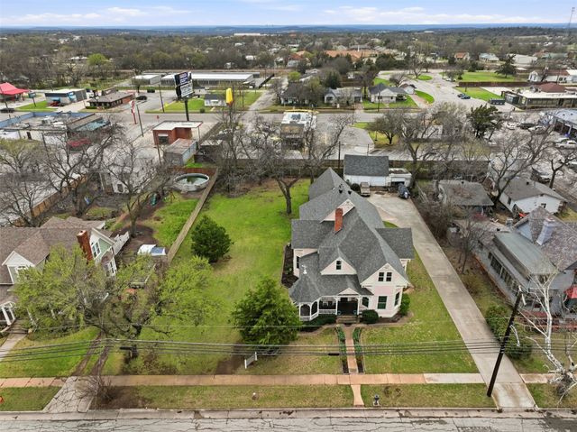 306 E Tarrant Street, Bowie, TX 76230