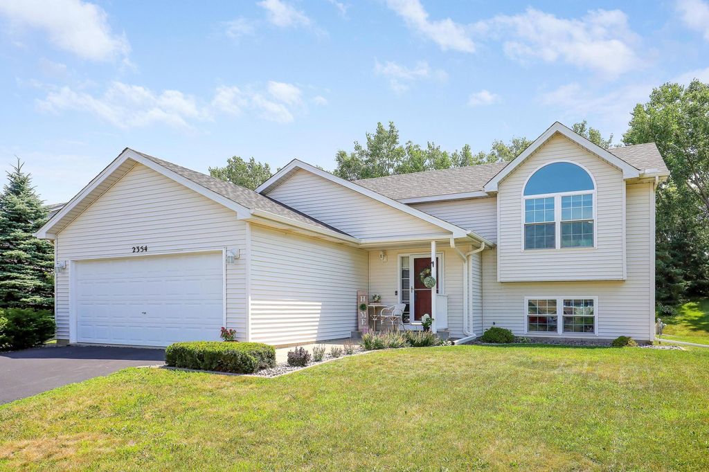 2354 Belfast Street W, Rosemount, MN 55068