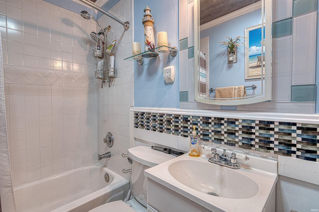 213 W Berkeley Avenue, Evansville, IN 47710