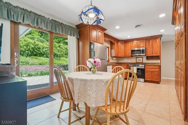 196 Gates Ave, Long Hill Twp., NJ 07933