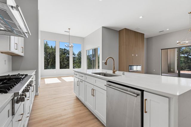 7 Pinon Ridge Road, Tijeras, NM 87059