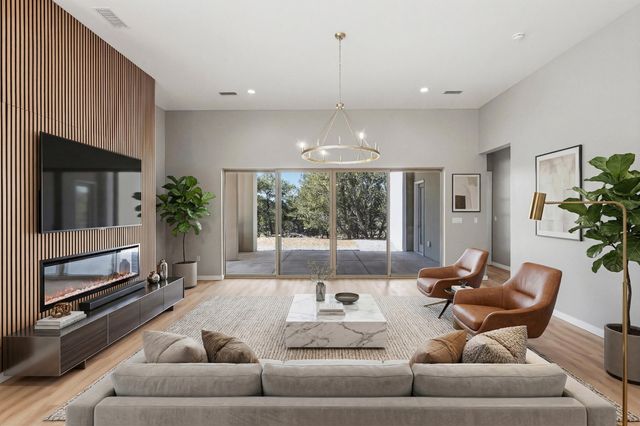 7 Pinon Ridge Road, Tijeras, NM 87059