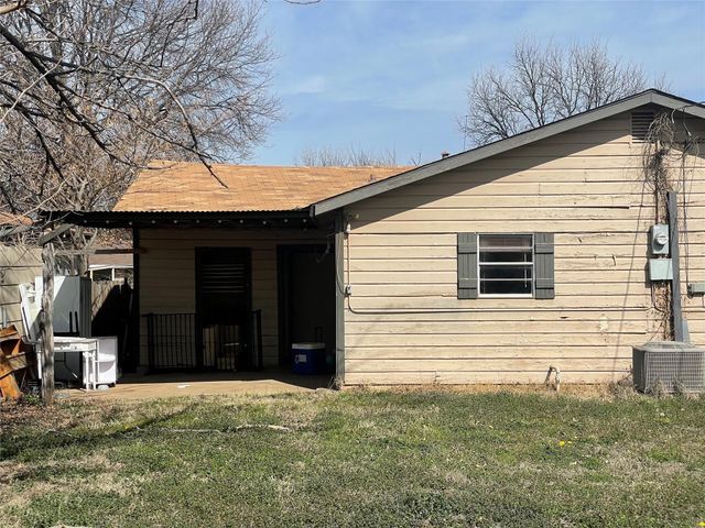 1442 Avenue B, Graham, TX 76450