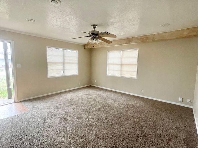1442 Avenue B, Graham, TX 76450